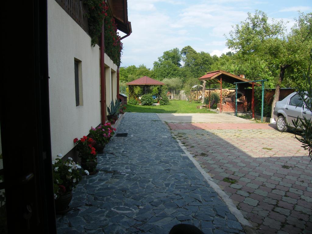 Pensiunea Casa Filoxenia Horezu Exterior foto