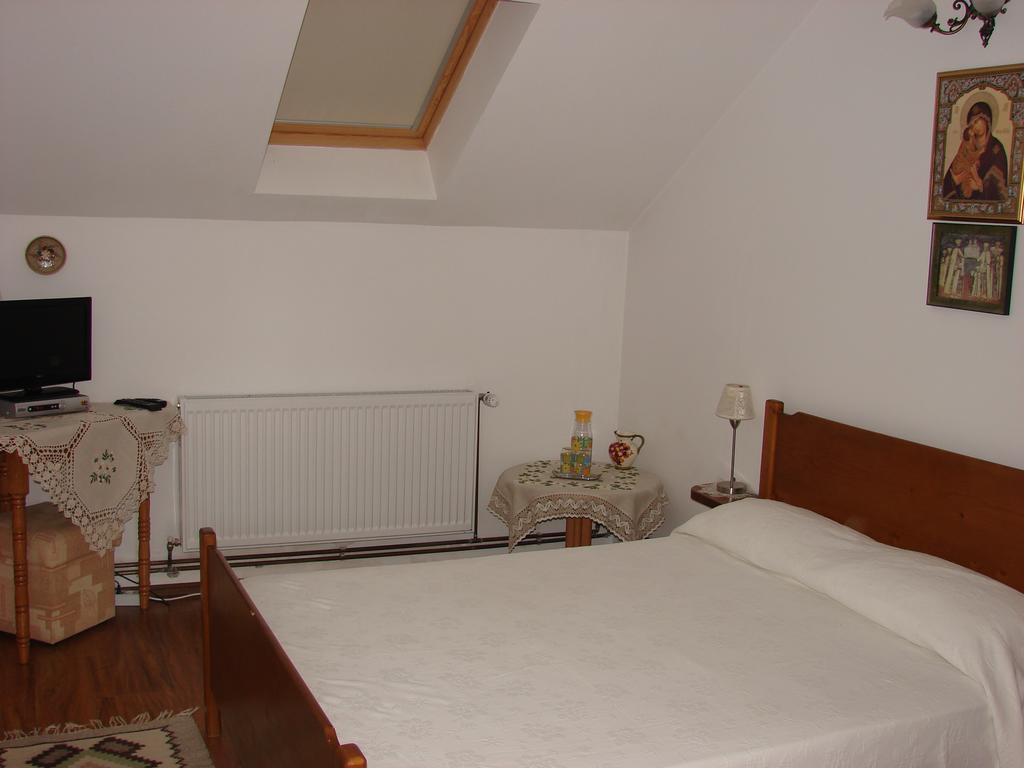Pensiunea Casa Filoxenia Horezu Quarto foto